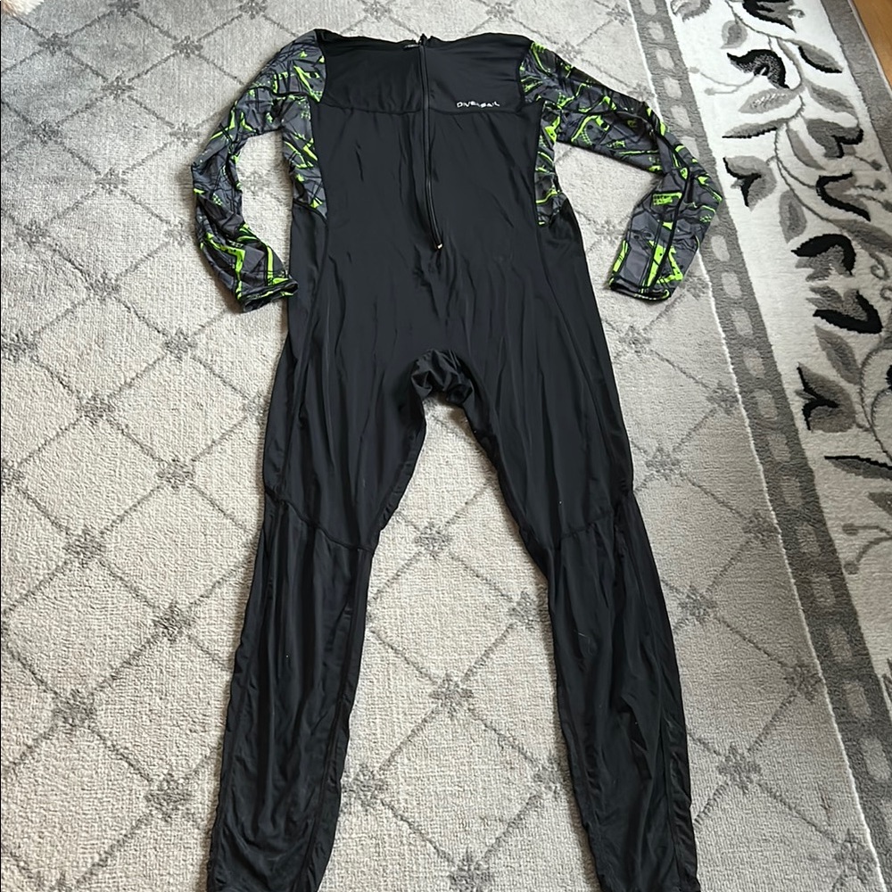 O'Neill Men's Black and Green Swim Rash Guard